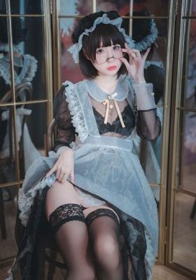 漂亮的女邻居4